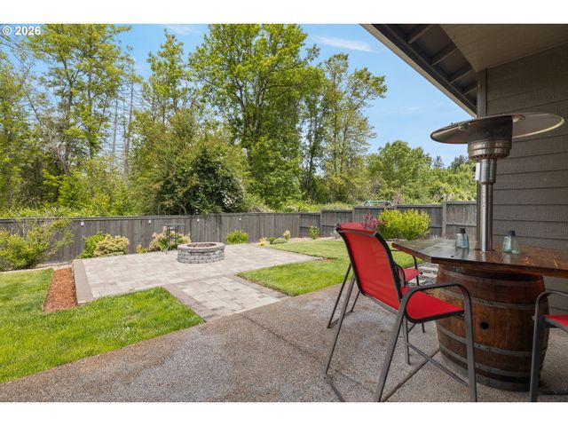 1655 N BROADWAY St, Estacada, OR 97023