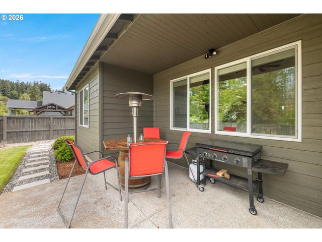 1655 N BROADWAY St, Estacada, OR 97023