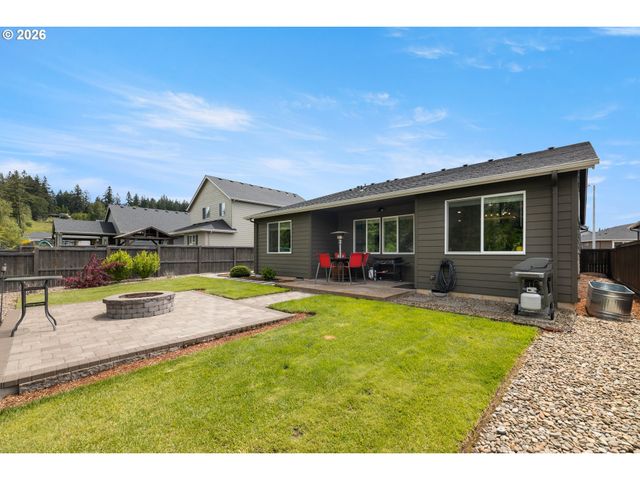 1655 N BROADWAY St, Estacada, OR 97023