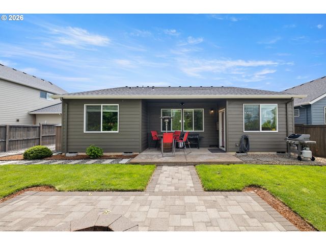 1655 N BROADWAY St, Estacada, OR 97023