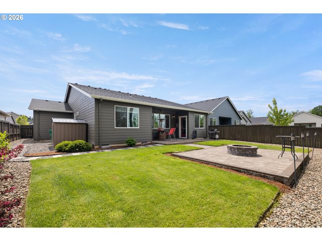 1655 N BROADWAY St, Estacada, OR 97023
