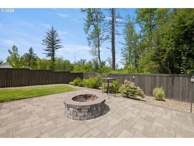 1655 N BROADWAY St, Estacada, OR 97023