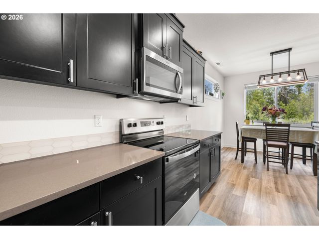 1655 N BROADWAY St, Estacada, OR 97023