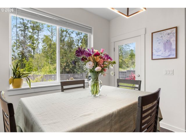 1655 N BROADWAY St, Estacada, OR 97023