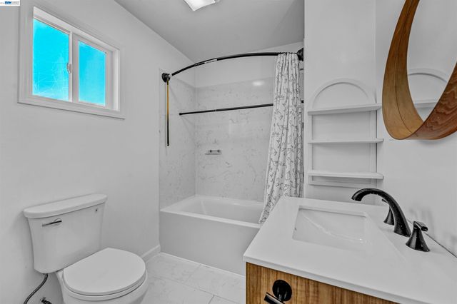 818 E 18Th St, Oakland, CA 94607