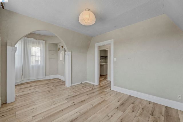 818 E 18Th St, Oakland, CA 94607