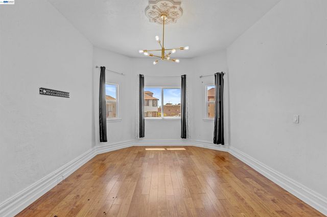 818 E 18Th St, Oakland, CA 94607