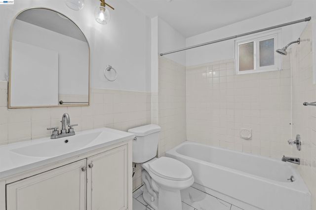 818 E 18Th St, Oakland, CA 94607