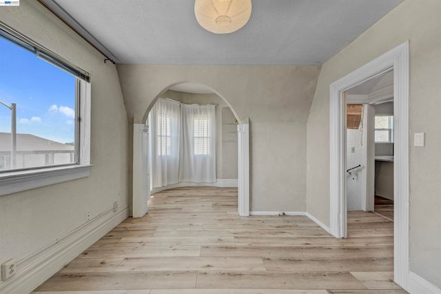 818 E 18Th St, Oakland, CA 94607