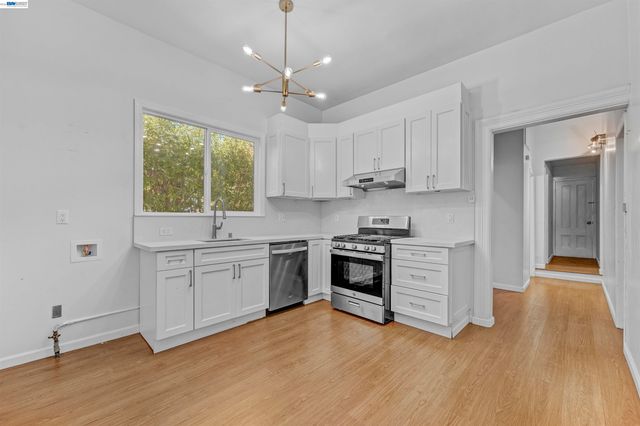 818 E 18Th St, Oakland, CA 94607