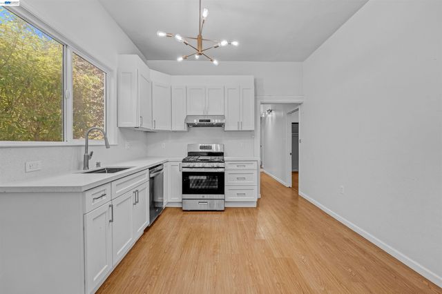 818 E 18Th St, Oakland, CA 94607