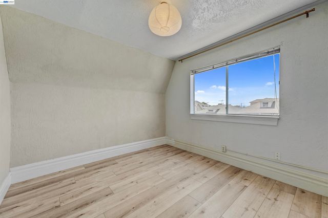 818 E 18Th St, Oakland, CA 94607
