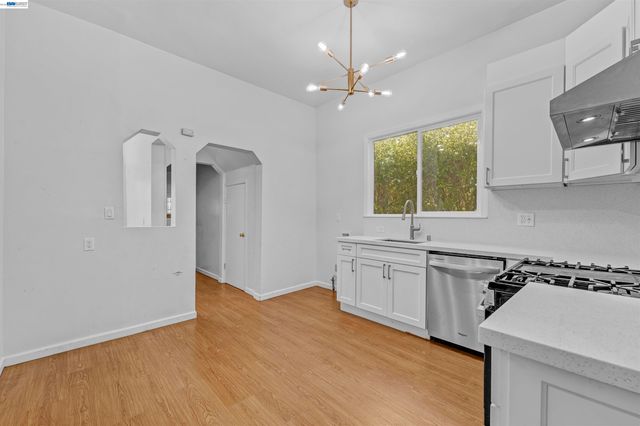 818 E 18Th St, Oakland, CA 94607