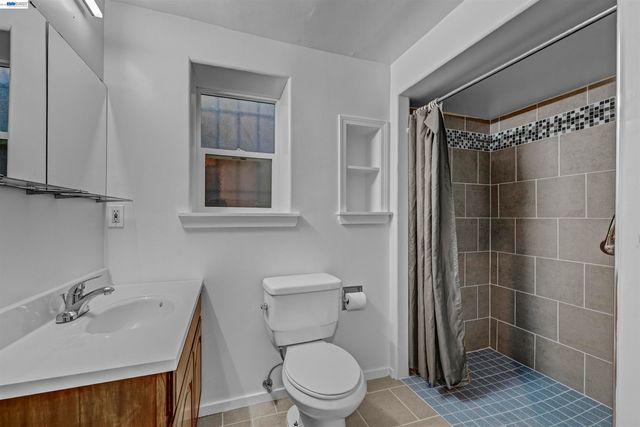 818 E 18Th St, Oakland, CA 94607