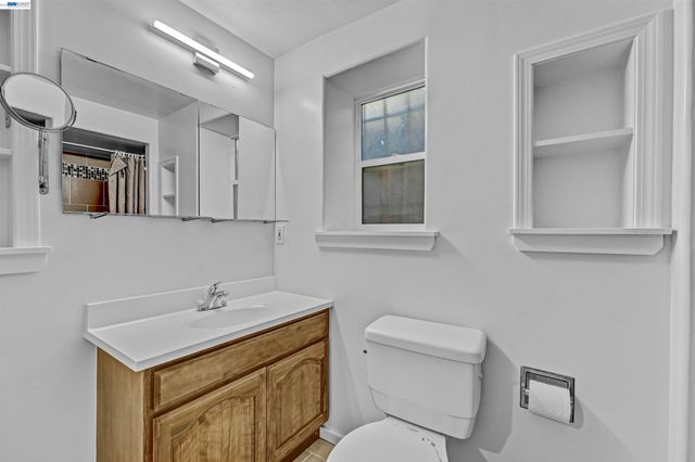 818 E 18Th St, Oakland, CA 94607