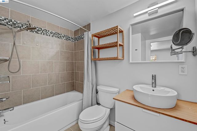 818 E 18Th St, Oakland, CA 94607