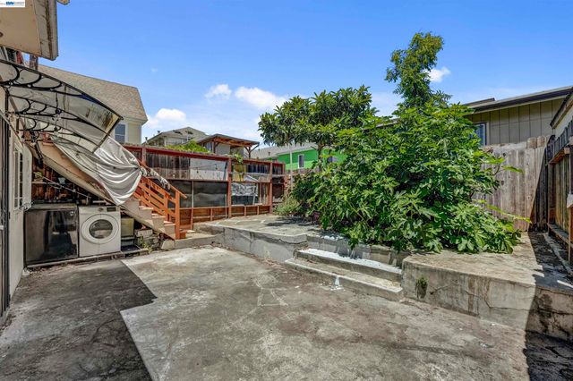 818 E 18Th St, Oakland, CA 94607