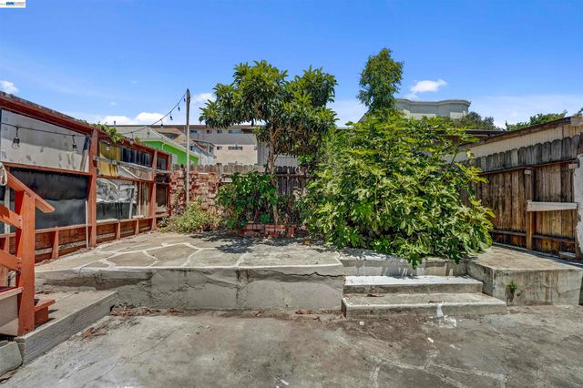 818 E 18Th St, Oakland, CA 94607