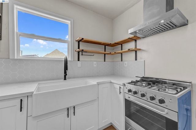 818 E 18Th St, Oakland, CA 94607