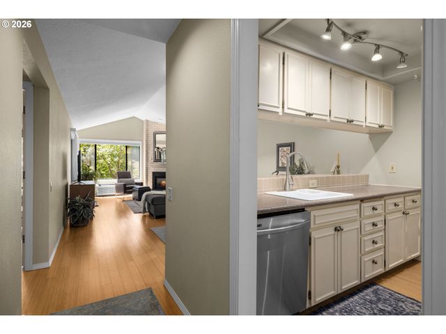 15695 Sw 114TH Ct 8, Portland, OR 97224