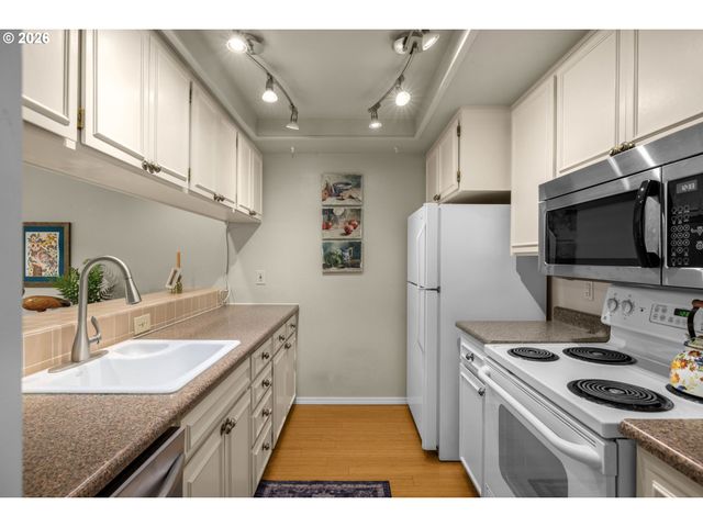 15695 Sw 114TH Ct 8, Portland, OR 97224