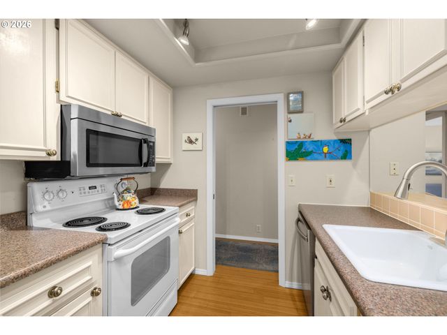 15695 Sw 114TH Ct 8, Portland, OR 97224