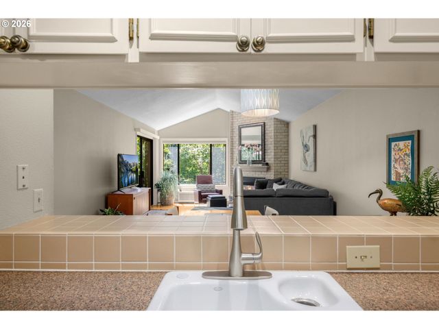 15695 Sw 114TH Ct 8, Portland, OR 97224
