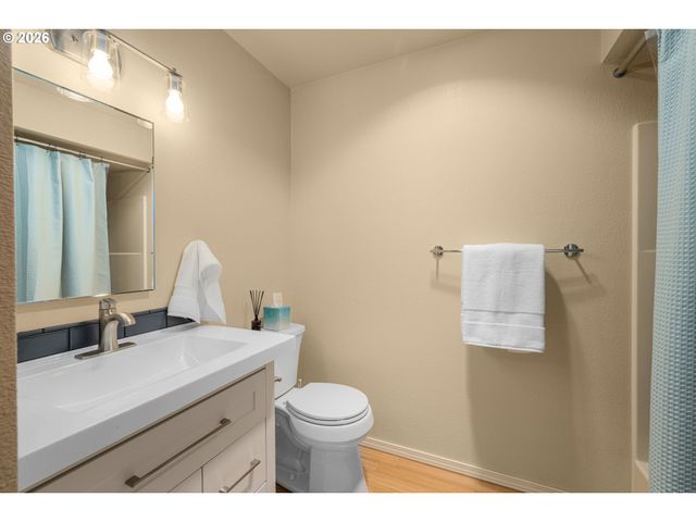 15695 Sw 114TH Ct 8, Portland, OR 97224