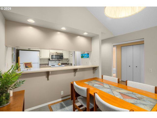 15695 Sw 114TH Ct 8, Portland, OR 97224