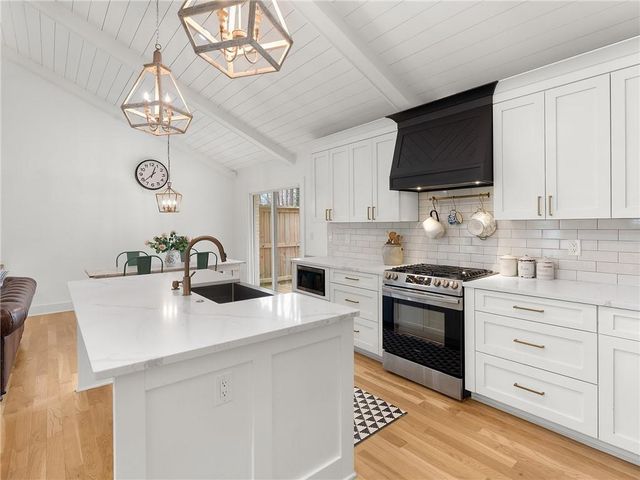 1350 Sanden Ferry Drive, Decatur, GA 30033