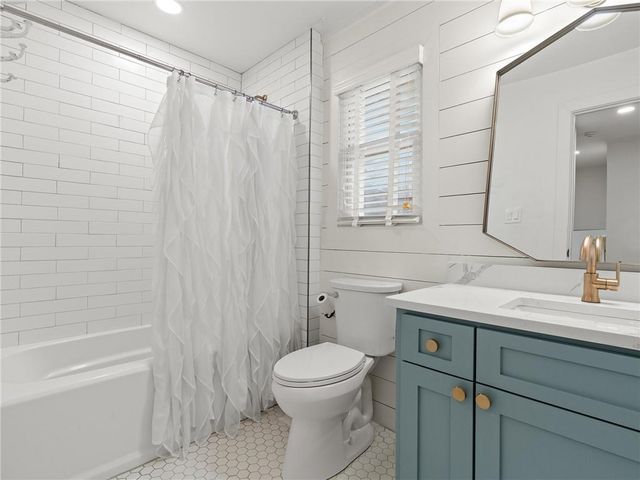 1350 Sanden Ferry Drive, Decatur, GA 30033