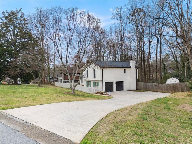 1350 Sanden Ferry Drive, Decatur, GA 30033