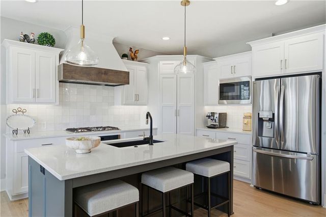 13405 W 174th Place, Overland Park, KS 66221