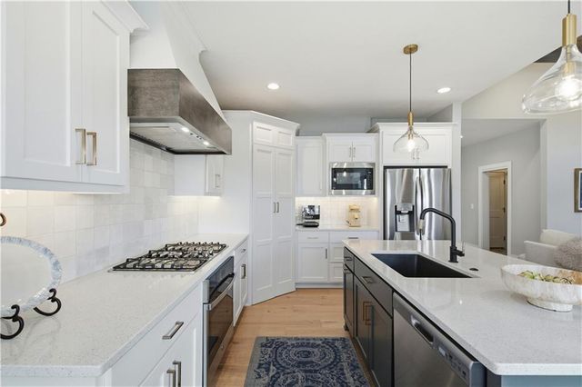 13405 W 174th Place, Overland Park, KS 66221