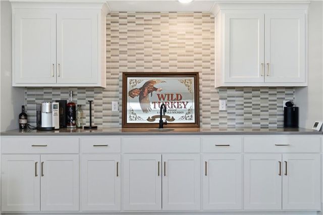 13405 W 174th Place, Overland Park, KS 66221