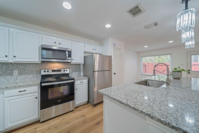 123 N Villa Oaks Drive, The Woodlands, TX 77382