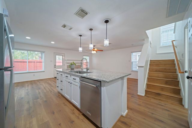 123 N Villa Oaks Drive, The Woodlands, TX 77382