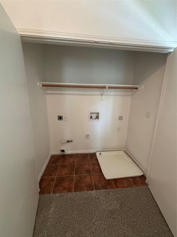 1703 Deloney ST B, Austin, TX 78721