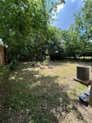 1703 Deloney ST B, Austin, TX 78721