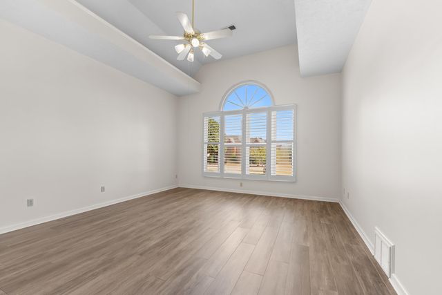 1393 CROSSVIEW LN, Collierville, TN 38017