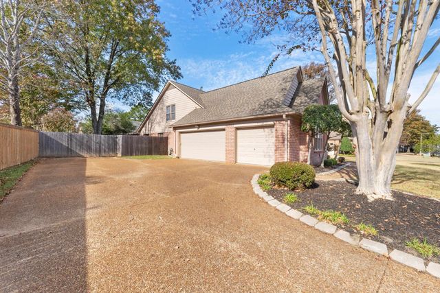 1393 CROSSVIEW LN, Collierville, TN 38017