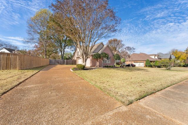 1393 CROSSVIEW LN, Collierville, TN 38017