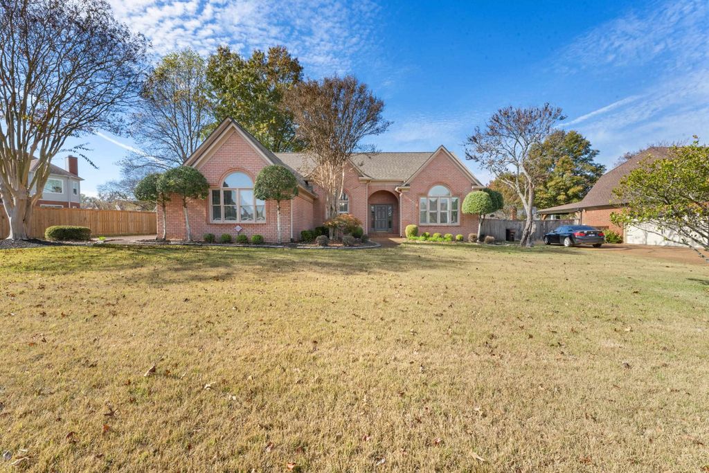 1393 CROSSVIEW LN, Collierville, TN 38017