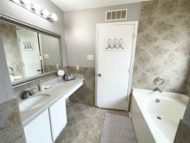 2014 Grand Park Drive, Missouri City, TX 77489