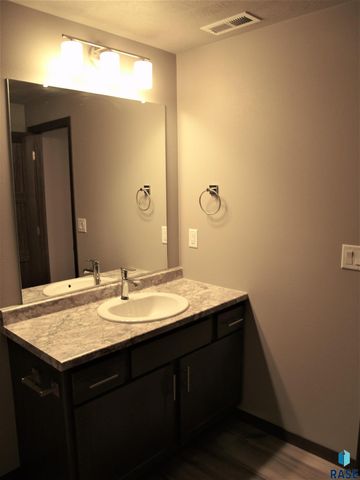 308 E Countryside Ave Avenue, Lennox, SD 57039