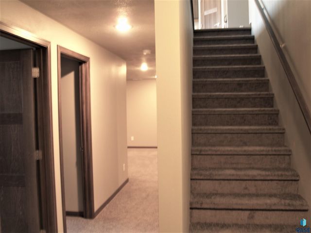 308 E Countryside Ave Avenue, Lennox, SD 57039