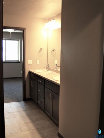 308 E Countryside Ave Avenue, Lennox, SD 57039