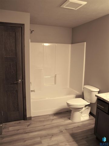 308 E Countryside Ave Avenue, Lennox, SD 57039