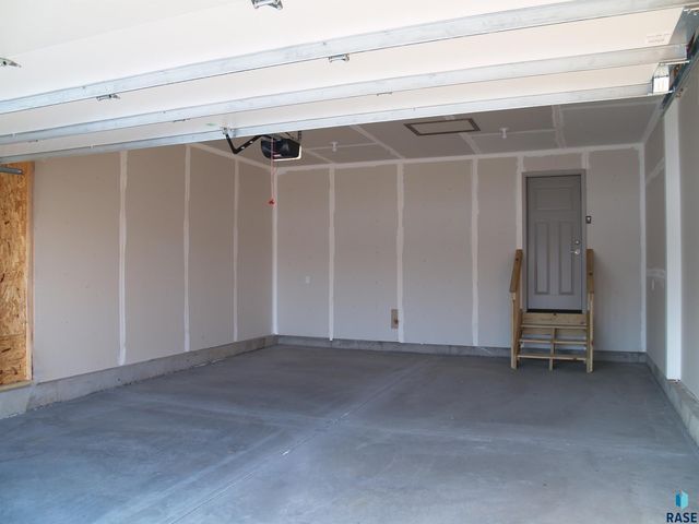 308 E Countryside Ave Avenue, Lennox, SD 57039