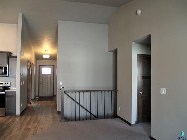 308 E Countryside Ave Avenue, Lennox, SD 57039